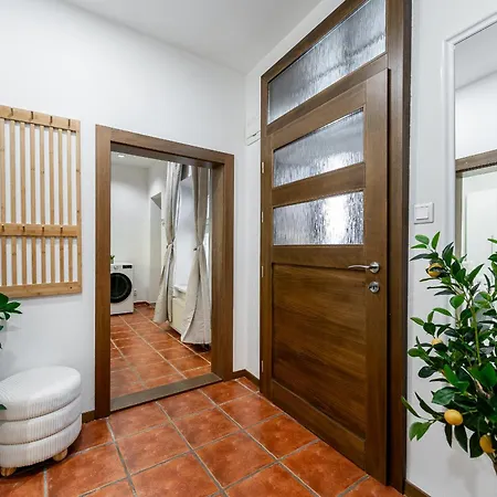 Hlavna 2 Next Singing Fountain Kosice, Netflix, Balcony * Košice